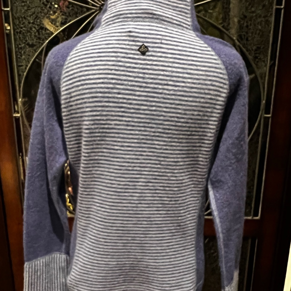 Prana Sweater Blue - Picture 4 of 5
